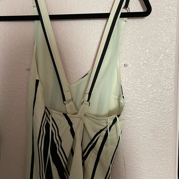 Deep V blouse - Picture 3 of 3